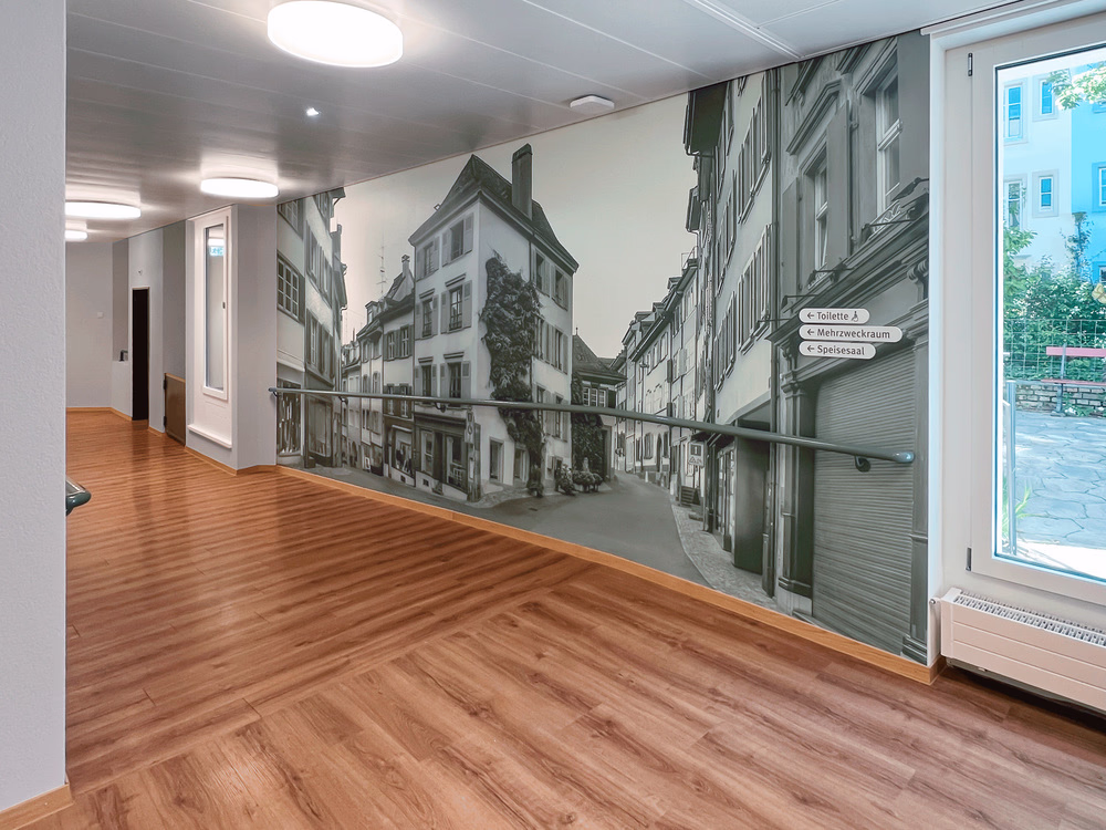 Wand mit selbst bedruckter Glasfasertapete im Haus MOMO