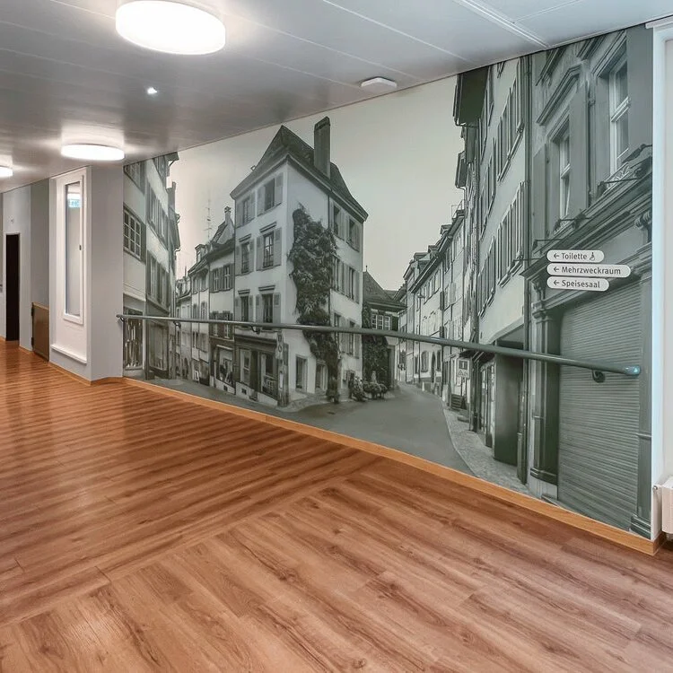 Wand mit selbst bedruckter Glasfasertapete im Haus MOMO
