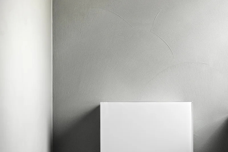 Fugenlose Wand über einem WC