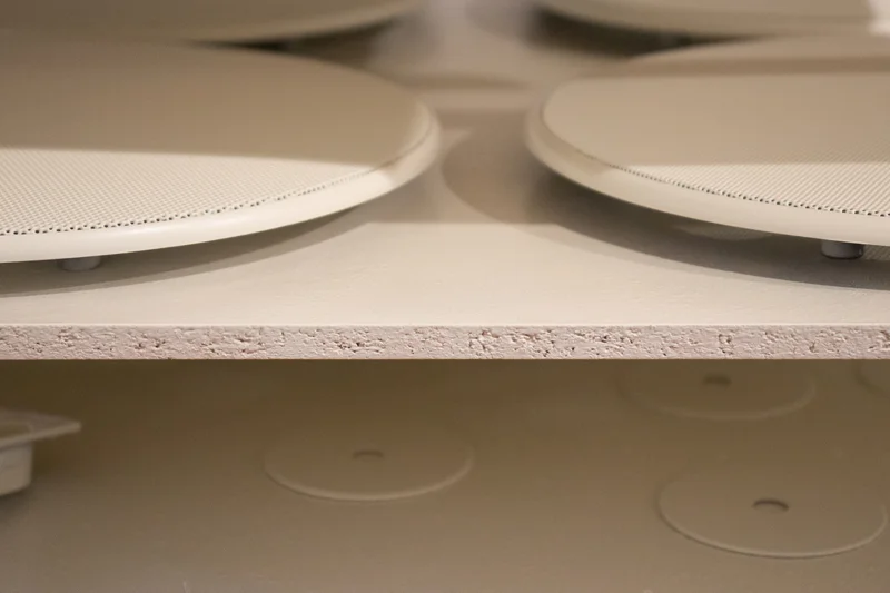 Lackierte Einzelteile in weiss