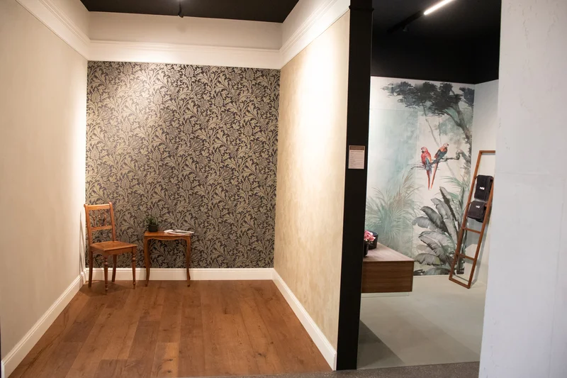 Verschiedene Wandgestaltung im Showroom